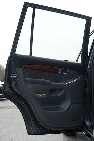 Toyota Land Cruiser 22 of 30