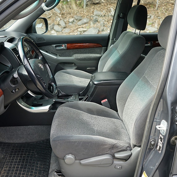 Toyota Land Cruiser 18 of 30