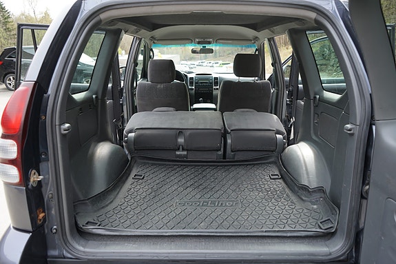 Toyota Land Cruiser 27 of 30