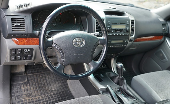 Toyota Land Cruiser 17 of 30