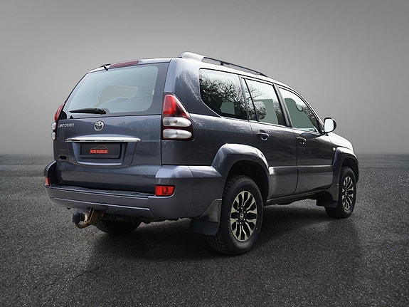 Toyota Land Cruiser 8 of 30