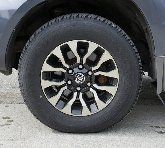 Toyota Land Cruiser 12 of 30