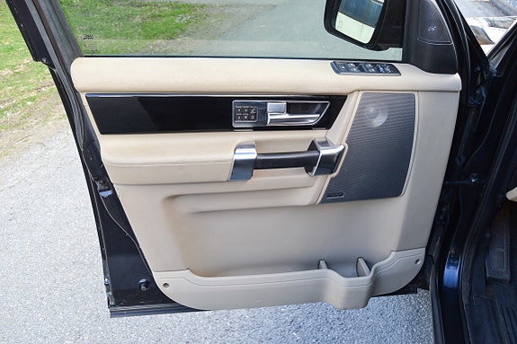 Land Rover Discovery 13 of 30