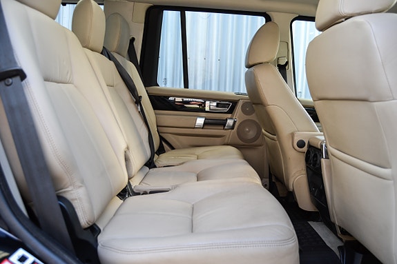 Land Rover Discovery 21 of 30
