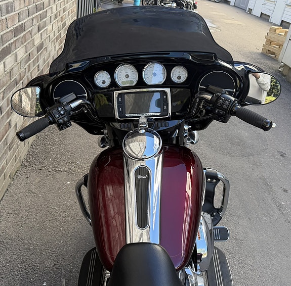 Harley-Davidson FLHXS Street Glide Special 5 of 5