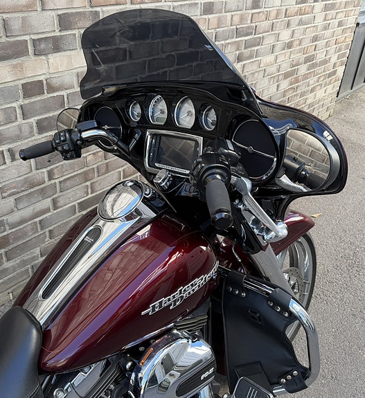 Harley-Davidson FLHXS Street Glide Special 4 of 5