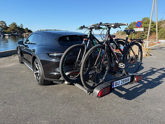 Porsche Taycan Cross Turismo 10 of 30