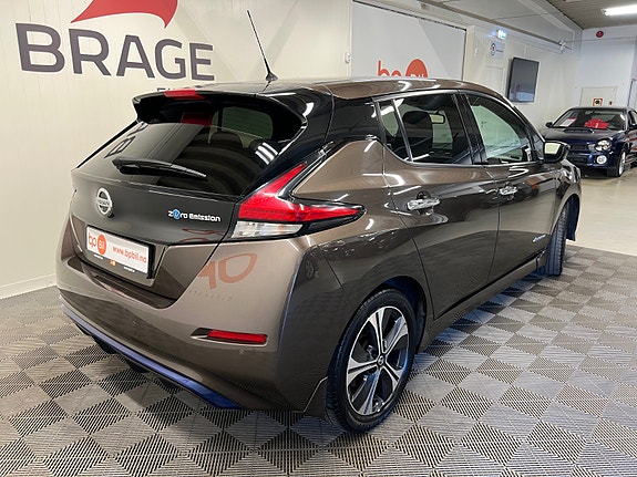 Nissan Leaf 4 of 5