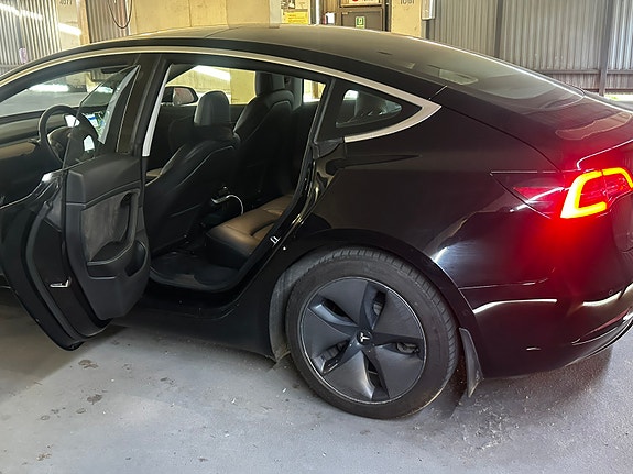 Tesla Model 3 4 of 12