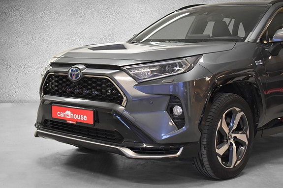 Toyota RAV4 Plug-in Hybrid 2 of 24