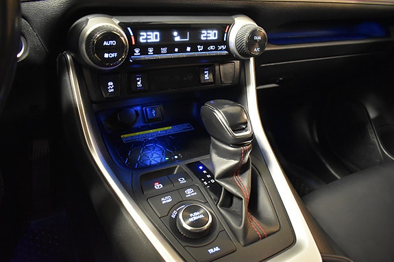 Toyota RAV4 Plug-in Hybrid 21 of 24