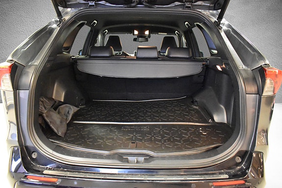 Toyota RAV4 Plug-in Hybrid 8 of 24