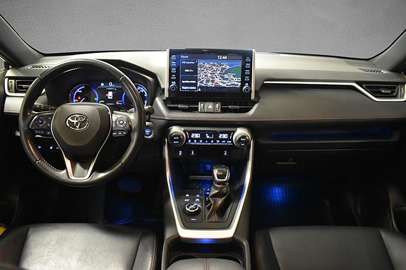 Toyota RAV4 Plug-in Hybrid 13 of 24