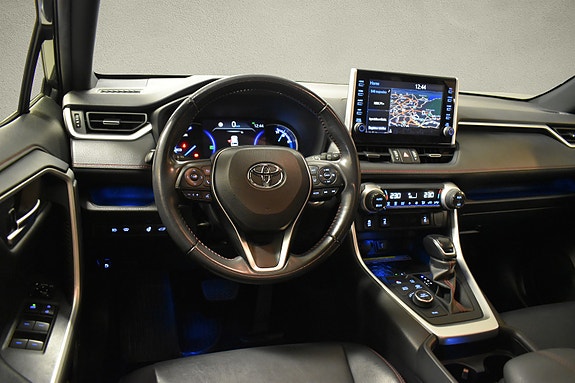 Toyota RAV4 Plug-in Hybrid 12 of 24