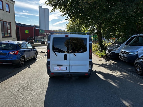 Opel Vivaro 5 of 5