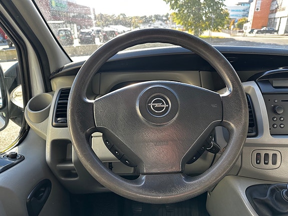 Opel Vivaro 25 of 30