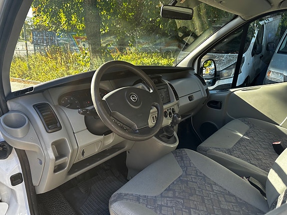 Opel Vivaro 17 of 30