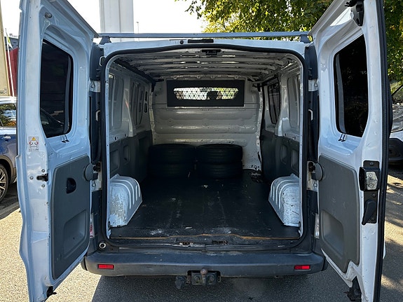 Opel Vivaro 13 of 30