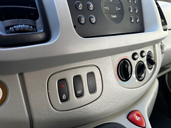 Opel Vivaro 22 of 30