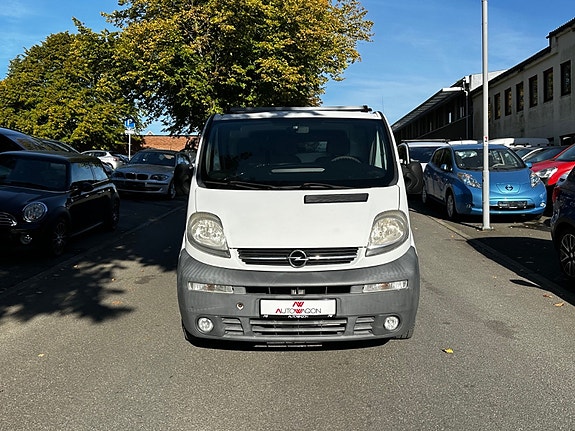 Opel Vivaro 2 of 5
