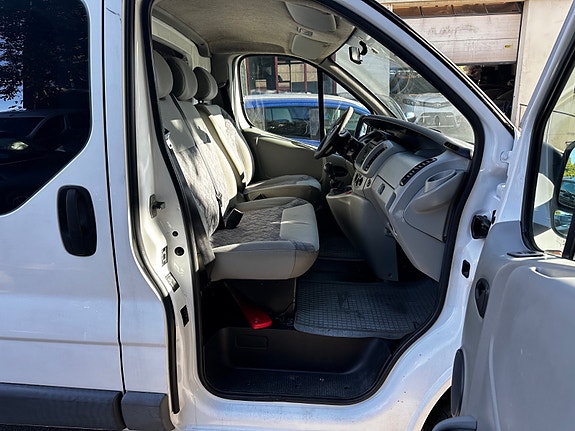 Opel Vivaro 16 of 30