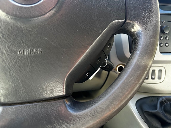 Opel Vivaro 27 of 30