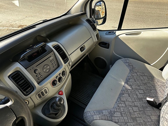 Opel Vivaro 19 of 30