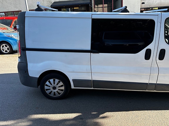 Opel Vivaro 11 of 30