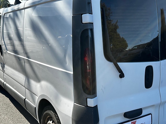 Opel Vivaro 9 of 30