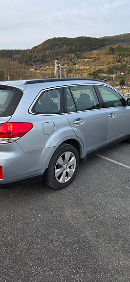 Subaru Outback 3 of 5