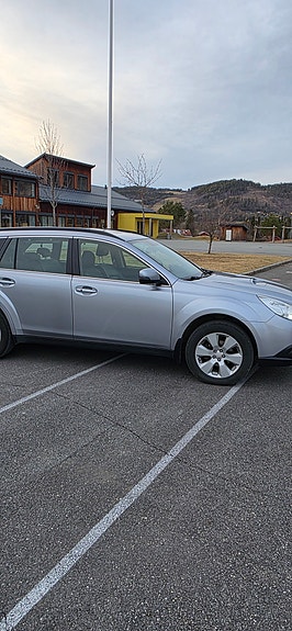 Subaru Outback 2 of 5