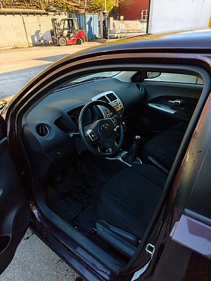 Toyota Urban Cruiser 7 of 12