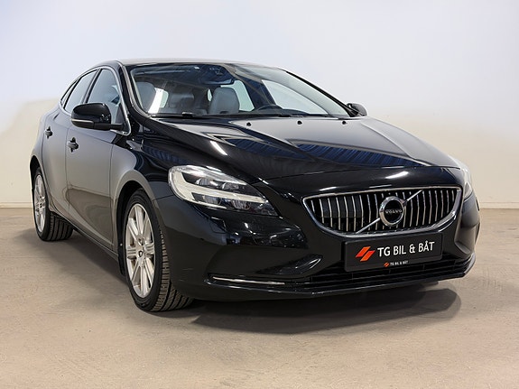 Volvo V40 2 of 5