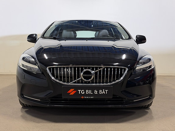 Volvo V40 3 of 5