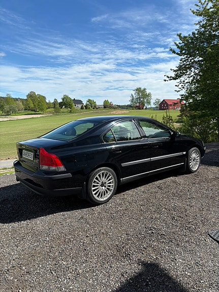 Volvo S60 2 of 8