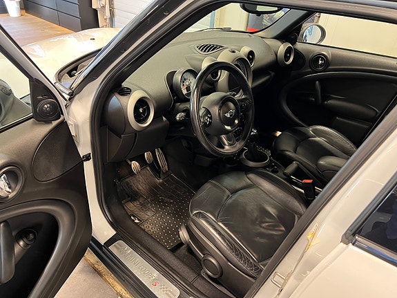 MINI Cooper S 13 of 30