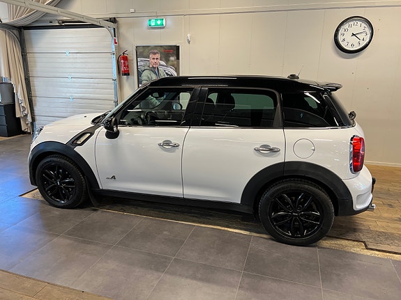 MINI Cooper S 4 of 5