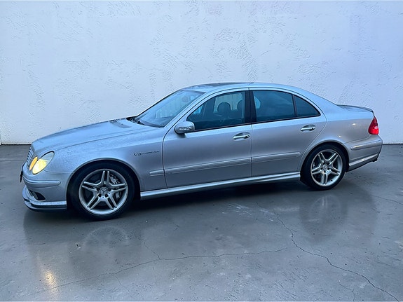 Mercedes-Benz E55 4 of 12