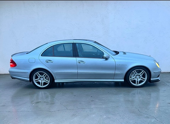 Mercedes-Benz E55 2 of 12