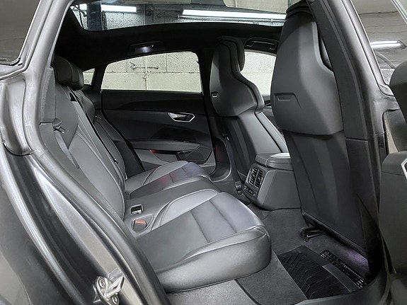 Audi e-tron GT 26 of 28