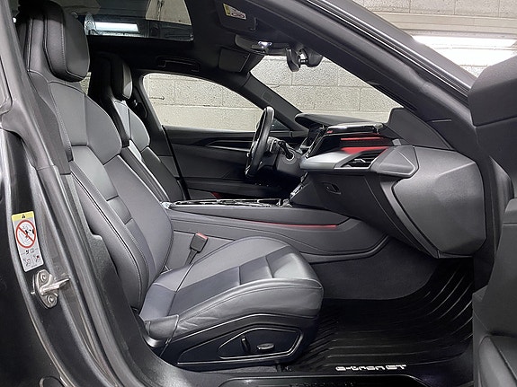 Audi e-tron GT 16 of 28
