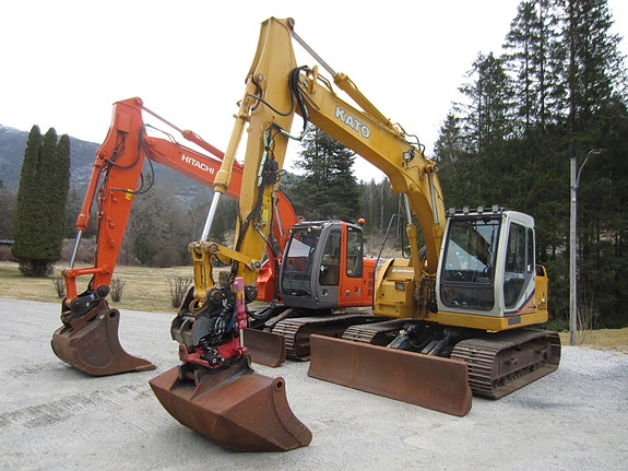 Hitachi ZX135US, Kato HD513