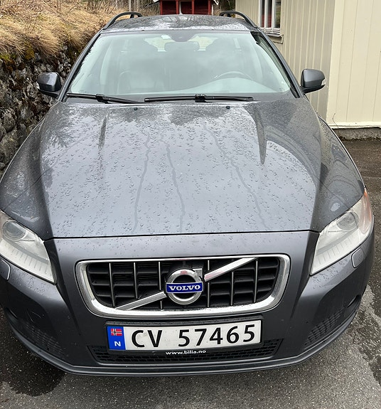 Volvo V70 2 of 6