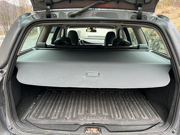 Volvo V70 3 of 6