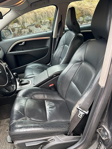 Volvo V70 5 of 6