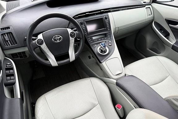 Toyota Prius 11 of 30