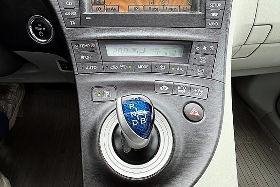 Toyota Prius 17 of 30