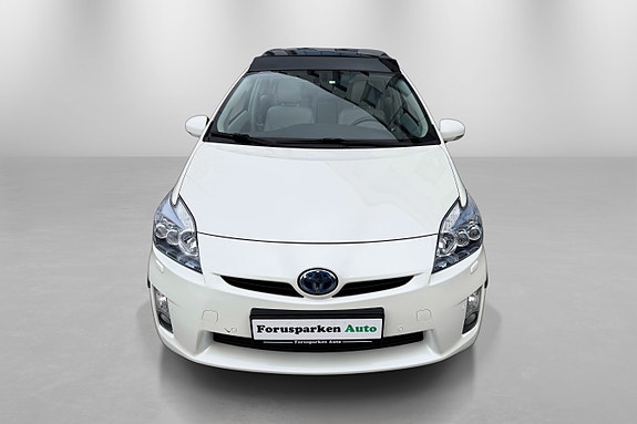 Toyota Prius 2 of 30