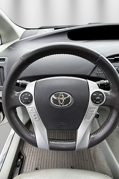 Toyota Prius 15 of 30