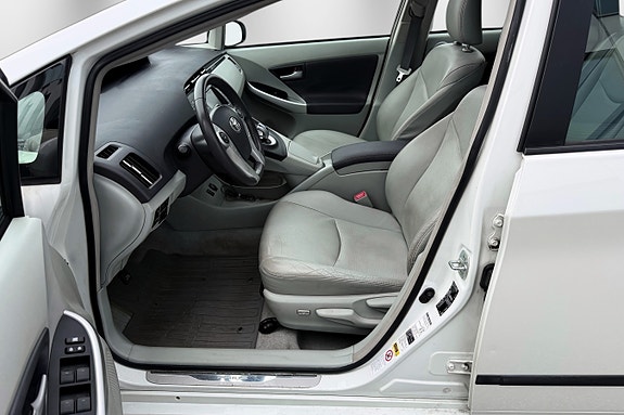 Toyota Prius 10 of 30
